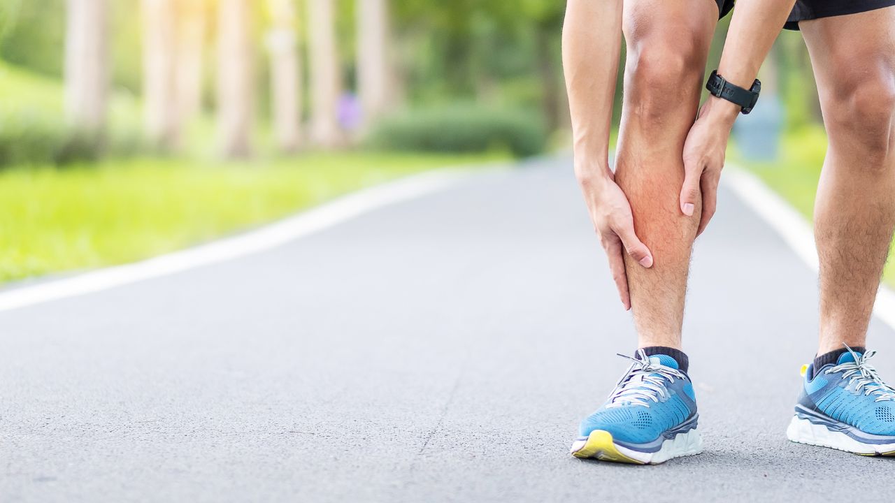 Normal soreness versus a warning sign in beginner runners Runner checking his shin for soreness after a beginner training session